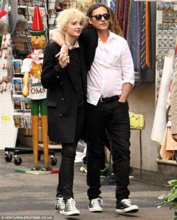 Joaquin Phoenix Allie Teilz: A Unique Love Story