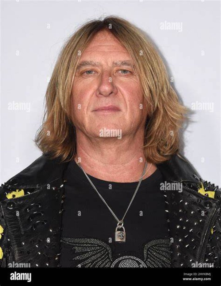 Joe Elliott From Def Leppard Is Worth A Lot More Than You Think
