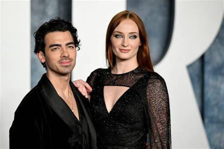 Joe Jonas and Sophie Turner Trying to 'Keep Things Positive' Source