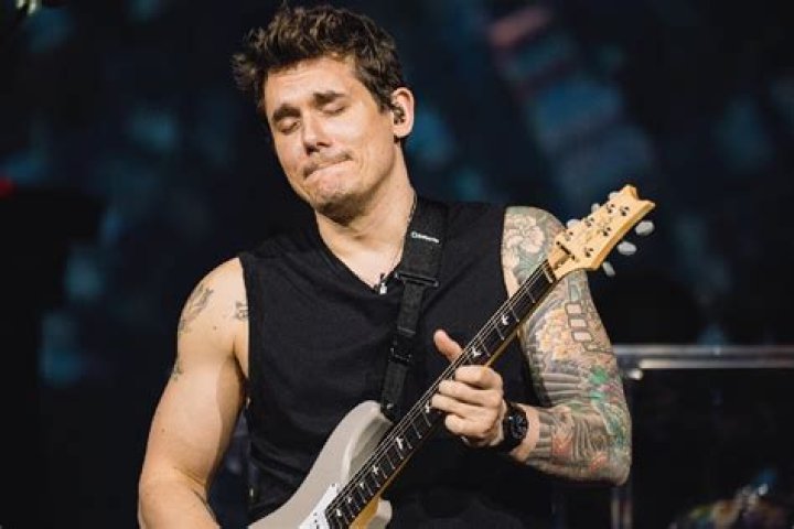 John Mayer แต่งเพลงเป็นของขวัญวันเกิด ให้แฟนคลับที่เขาเมินไม่ถ่ายรูป