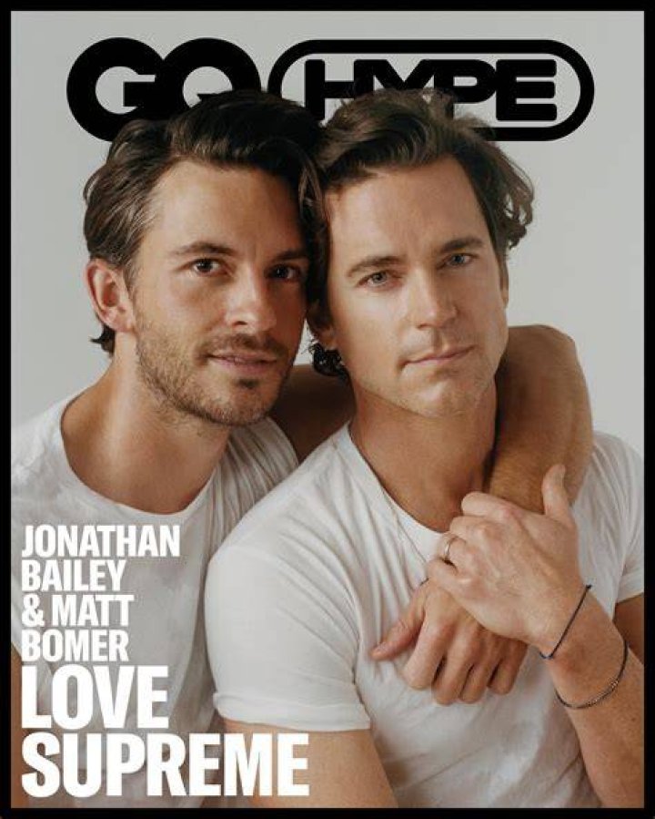 Jonathan Bailey Is Not Gay! Married to Girlfriend With a Family to Envy