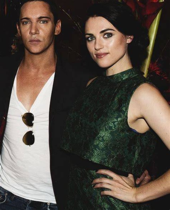 Jonathan Rhys Meyers and Katie Mcgrath from "Dracula" *_* Katie