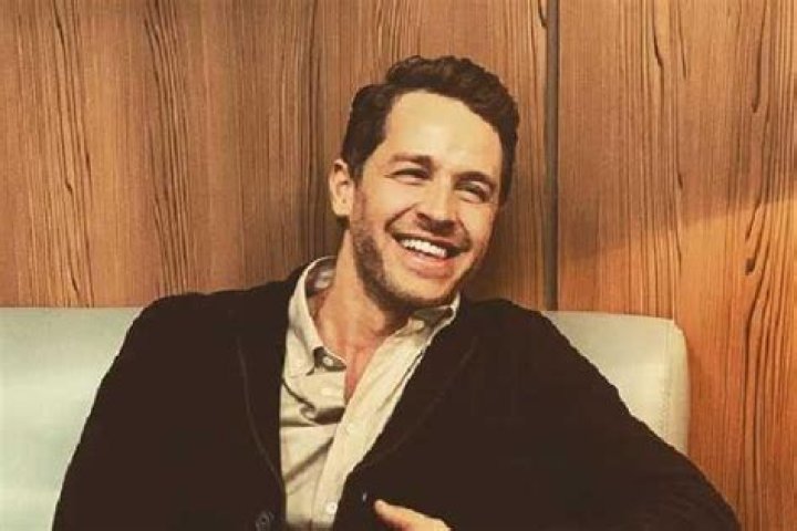 Josh Dallas Biography, Net Worth, Height, Weight & Girlfriend Starsgab