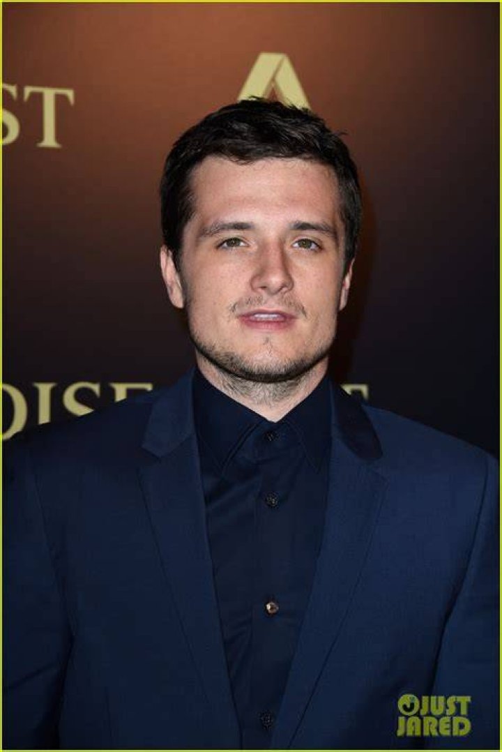 Josh Hutcherson Premieres 'Paradise Lost' in Paris with Girlfriend