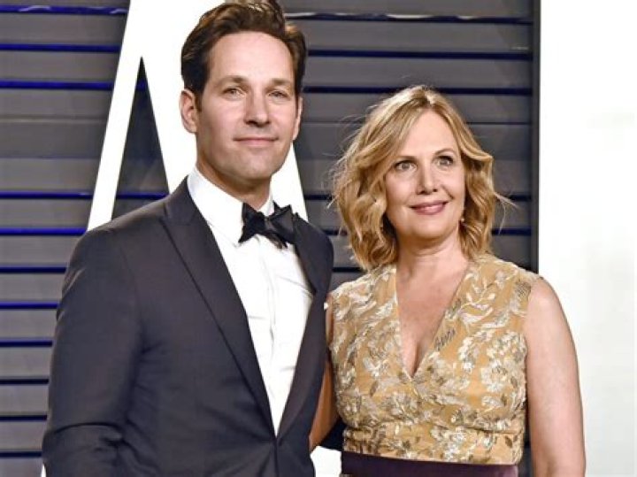 Julie Yaeger Age Difference With Husband Paul Rudd: The Couple Has A Hefty Net Worth