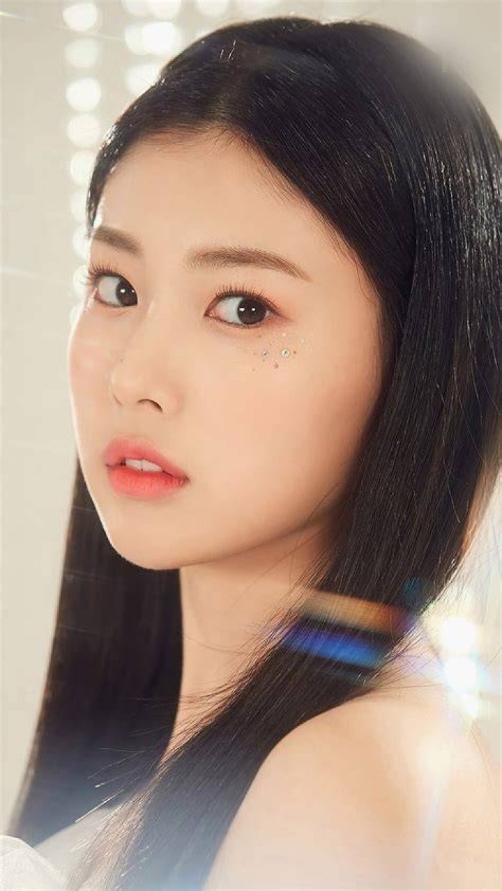 Kang Hyewon