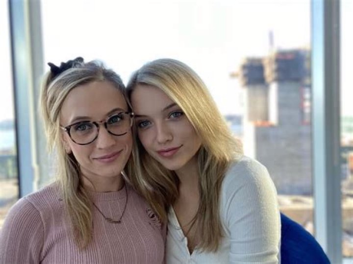 Kat Timpf Sister, Net Worth, High School, Salary, Married, Parents