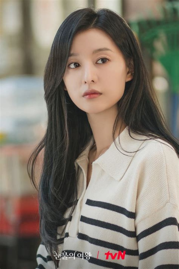 Kim Ji Won lộ tạo h&igrave;nh cực phẩm mới nhất, Jun Ji Hyun khiến fan "n&iacute;n