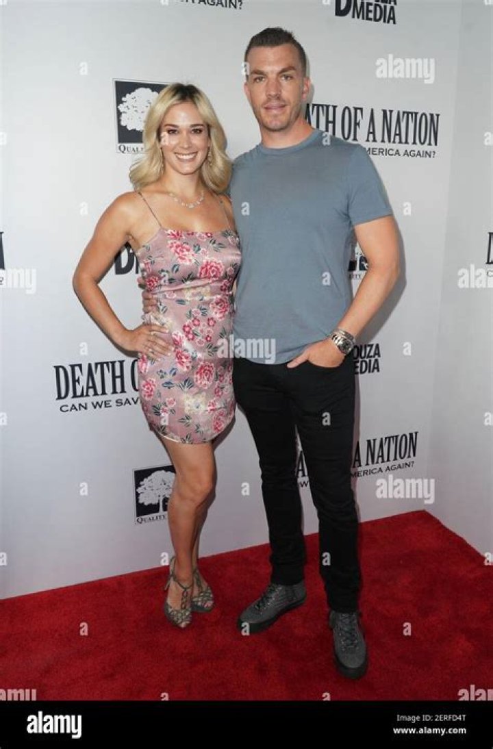 Lauren Compton Boyfriend 2023 Who Is OnlyFans Star Dating?