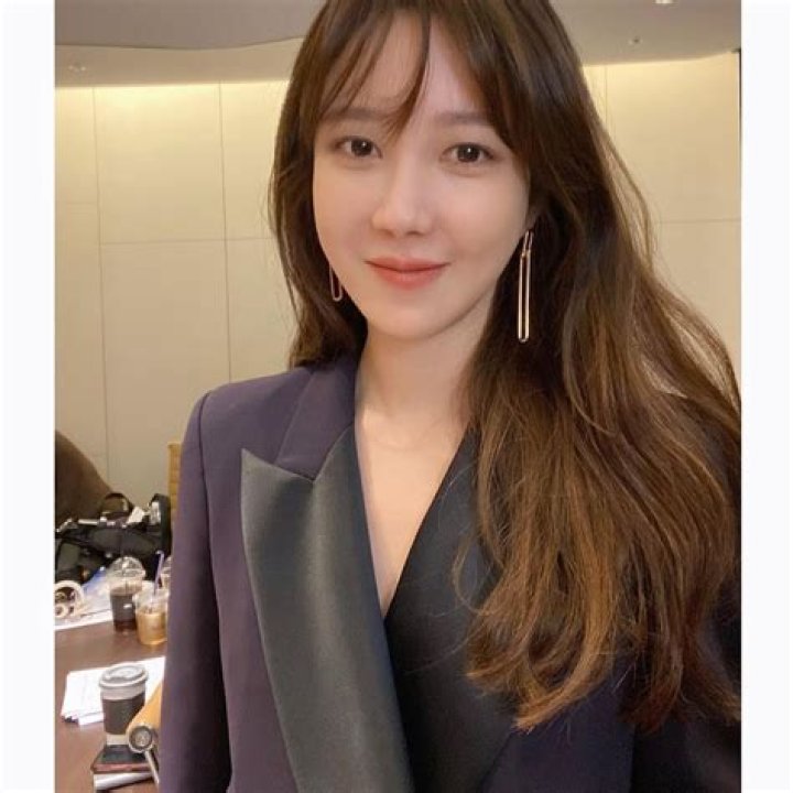 Lee Ji Ah Instantly Transformed Into Her "Penthouse" Character On