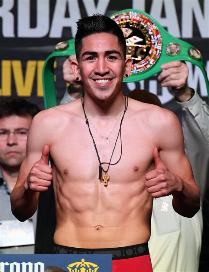 Leo Santa Cruz Net Worth, Wife, Age, Height, Weight, Wiki