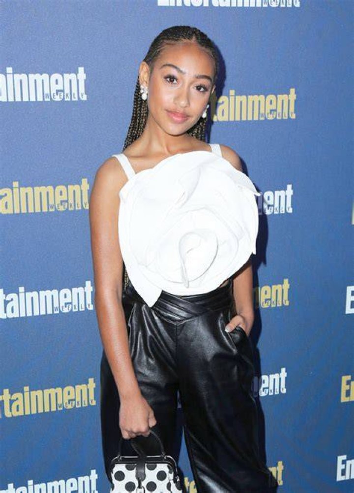 Lexi Underwood Urges Fans To Vote In 2020 Presidential Election Hollywood Life