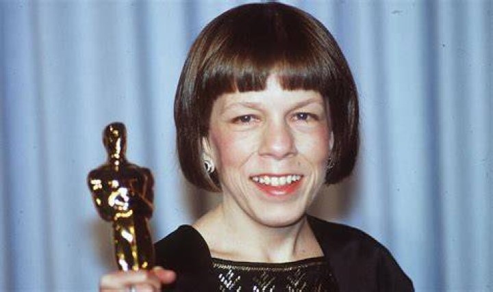 Linda Hunt’s Net Worth, Biography, Career, Awards, Fact and Life Story ·