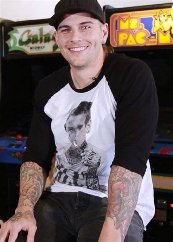 M. Shadows Height, Weight, Age, Spouse, Family, Facts, Biography