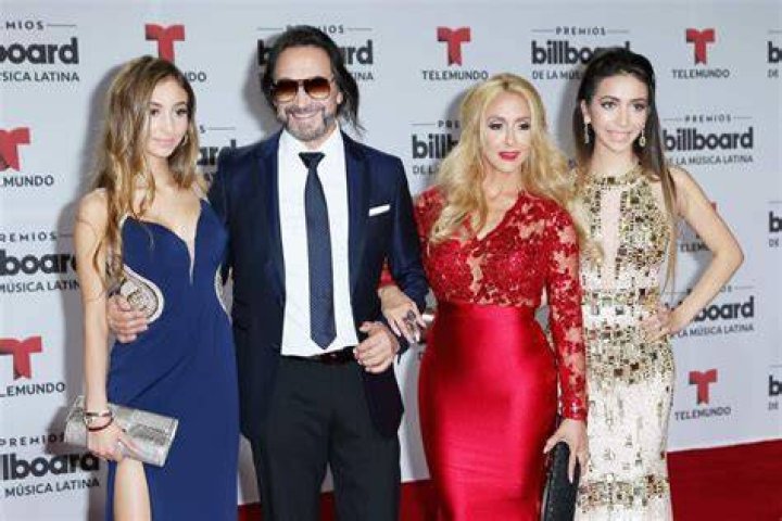 Marco Antonio Solis is Married to Wife Cristian Solis. 4 Kids