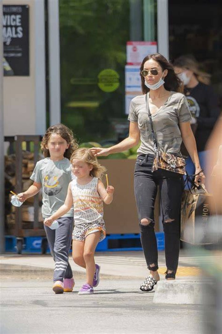 Megan Fox takes her kids and her mother out for some Christmas shopping