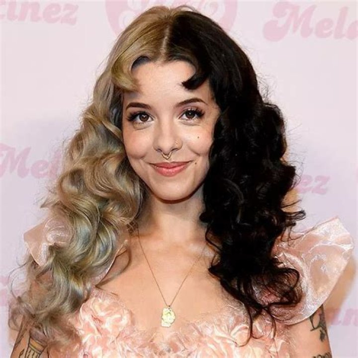 Melanie Martinez Bio, Net Worth, Age, Facts, Dating, Boyfriend, Real