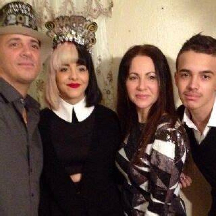 Melanie Martinez&rsquo;s Parents Mery, Jose Martinez, Siblings