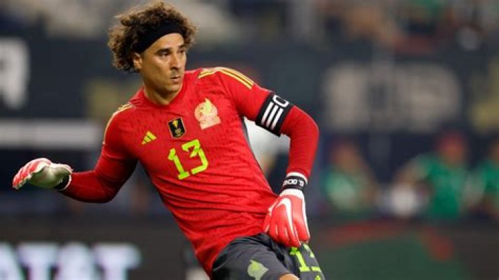 Memo Ochoa as&iacute; lucen los 3 hijos del futbolista que se cr&iacute;an lejos de
