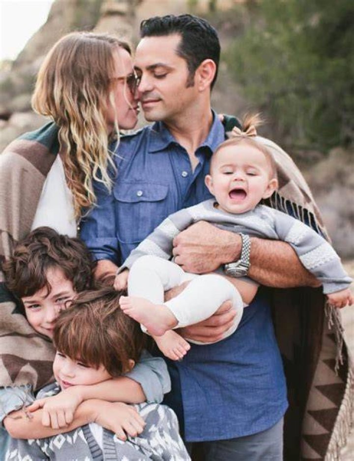Mike Vitar is Married to Wife Kym Vitar. Kids.