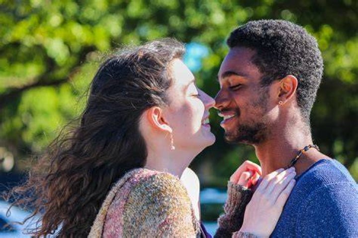 Modern dating crosses cultural divides The Miami Hurricane