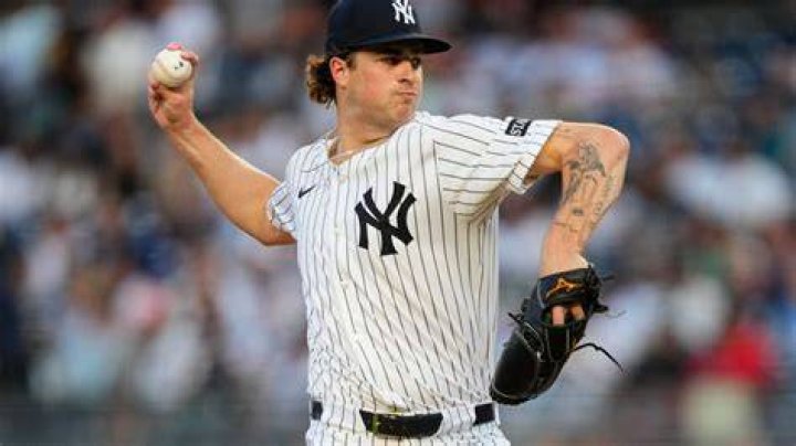 New Yankees pitcher and model wife are Twitter stars