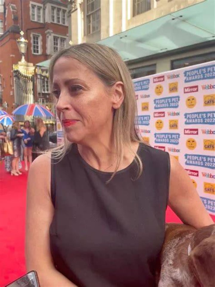 Nicole Appleton breaks down in tears on the red carpet as she pays