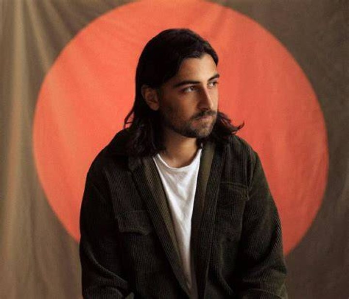 Noah Kahan's Siblings: A Family Perspective