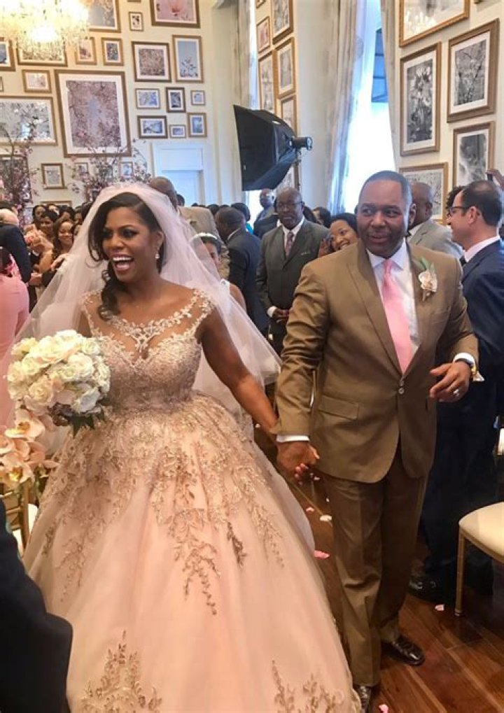 Omarosa Gets Married at Trump Hotel See Her Wedding Dress E! News