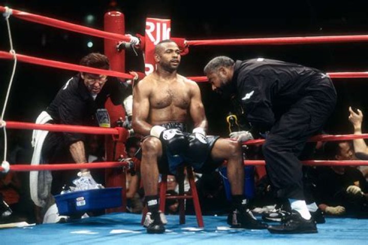 On This Day Roy Jones Jr Makes Heavyweight History Boxing On This