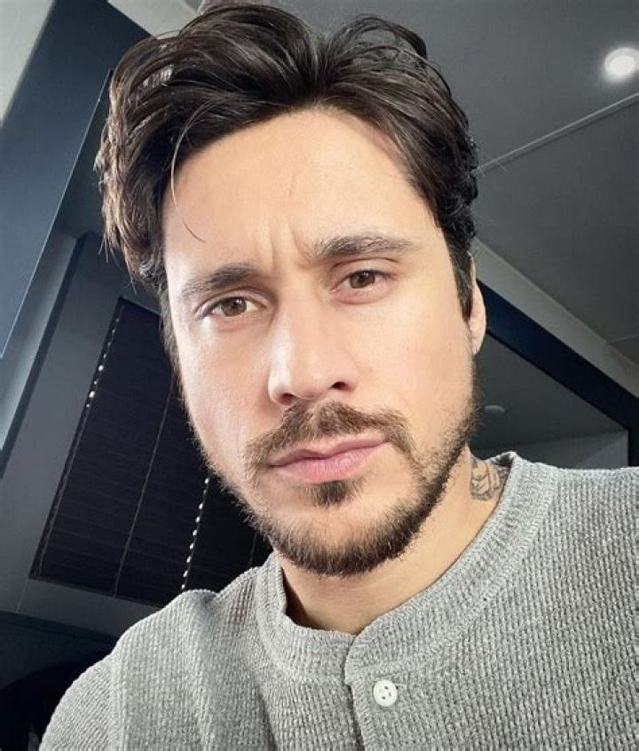 Peter Gadiot Net Worth 2023 Wiki Bio, Married, Dating, Family, Height