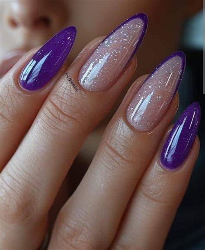 Pin de Kylee Ballard em moody, baby! em 2022 Frascos de perfume