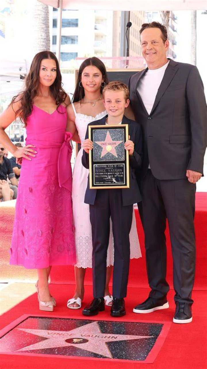 Quem é Vince Vaughns Esposa Kyla Weber e o quês O seu Valor Líquido