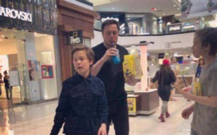 Qui&eacute;n es Griffin, el hijo con TEA de Brendan Fraser al que le dedic&oacute; un
