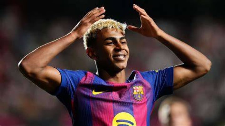 Renovação de Lamine Yamal, nova jóia da coroa do Barcelona, bem