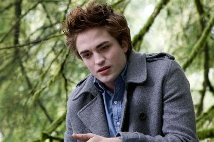 Robert Pattinson's sister Lizzy 'through to X Factor live auditions