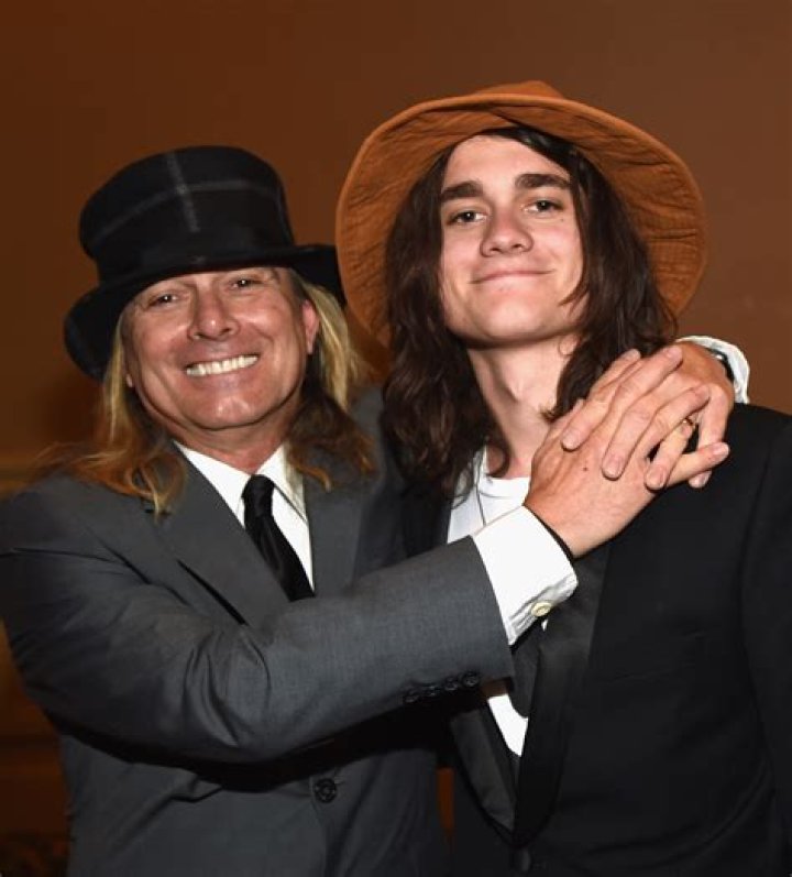 Robin Zander - Bio, Age, net worth, height, Wiki, Facts and Family