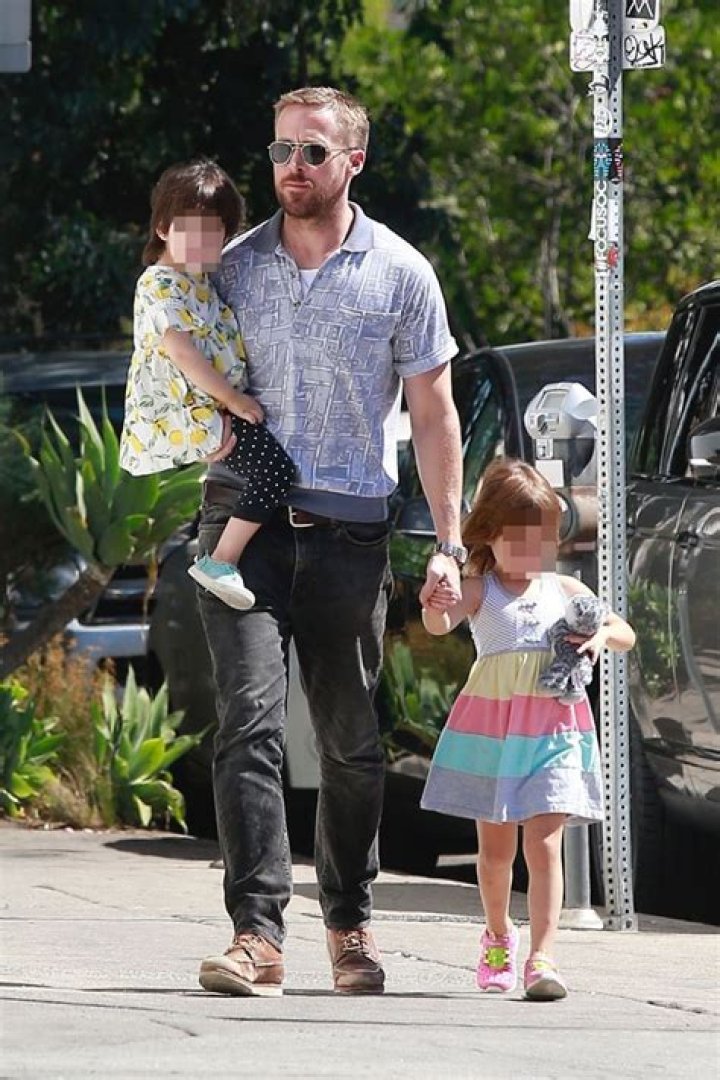 Ryan Gosling Family, Wife, Daughters, Age 2022, Net Worth, Height