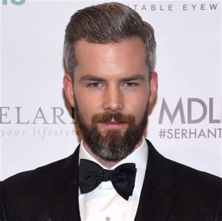 Ryan Serhant Height, Weight, Net Worth, Age, Birthday, Wikipedia, Who, Nationality, Biography