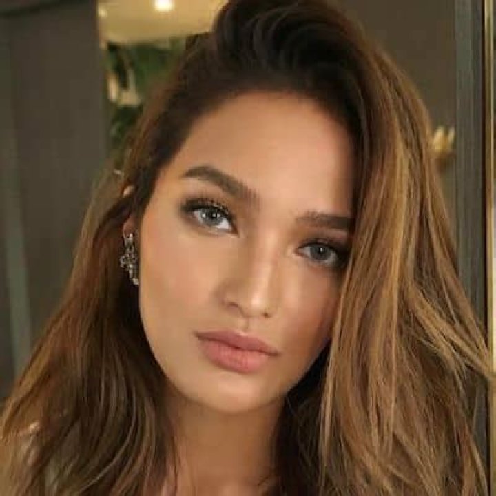 Sarah Lahbati Married, Bio, Career , Age, Net Worth, Facts