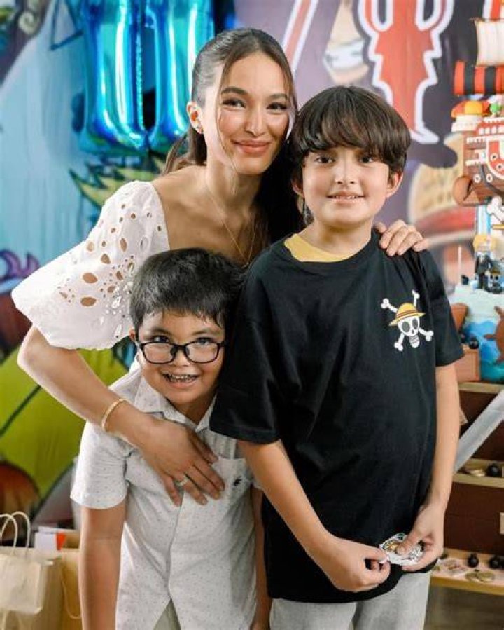 Sarah Lahbati, sons fly to Switzerland to reunite with her dad ABS