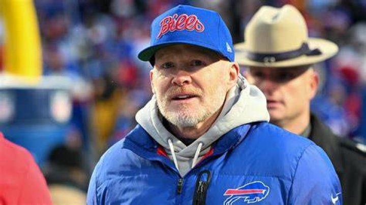 Sean McDermott shoos Bill Belichick’s son off field during warmups