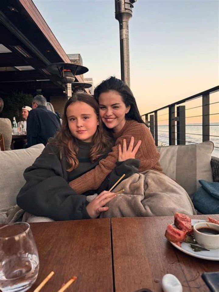 Selena Gomez, Gracie Elliot Teefey Sweet Sister Moments Photos