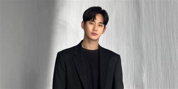 [SET] Kim Soo Hyun Official Photocard Set A 2pcs, Hobbies & Toys