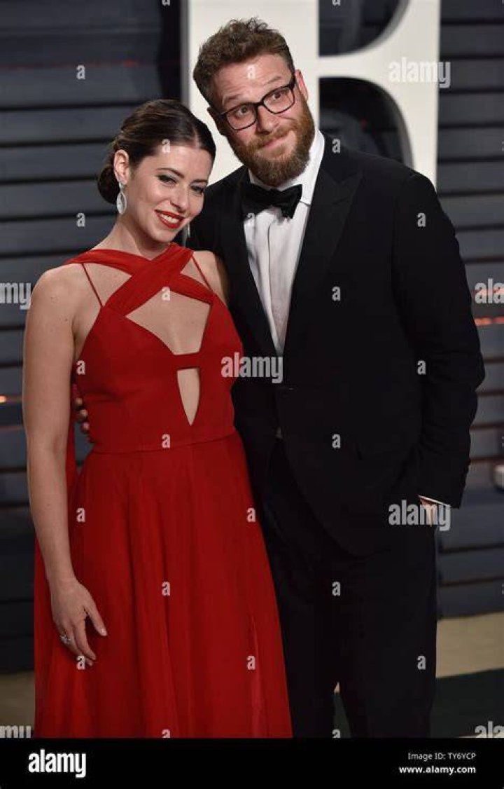 Seth Rogen & His Wife Lauren Miller Live A "Normal& CelebNest