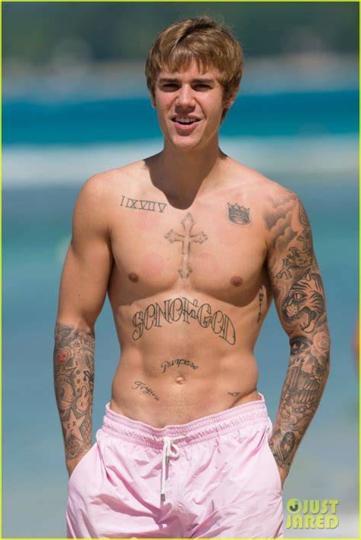 Spotted with Shirtless Justin Bieber!