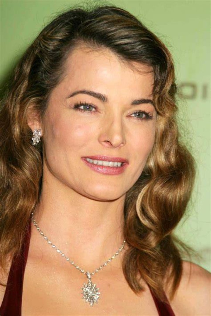 Stephanie Romanov Bra Size, Age, Weight, Height, Measurements