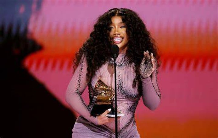 SZA's Dad Cries While Listening to 'Broken Clocks' &bull; EBONY