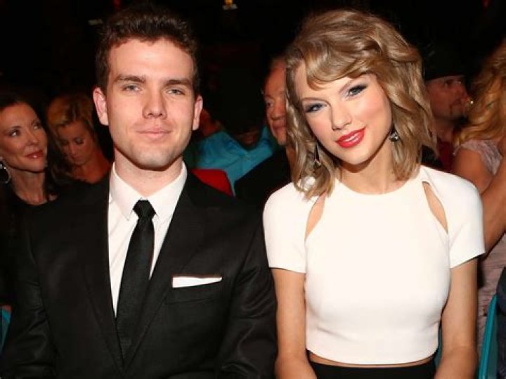 Taylor and Austin Swift from Stars' Sexy Siblings E! News