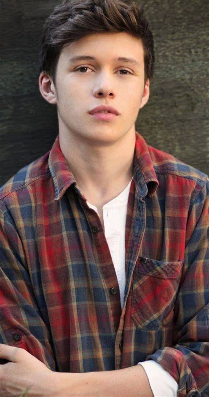 teenage actors Google Search Nick robinson, Young actors, Robinson